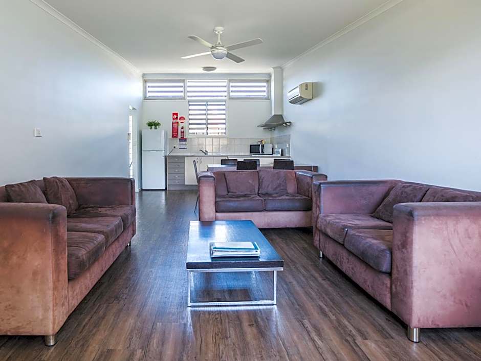 Photo 1 of 4 of 3 Bedroom Apartment, Lake View