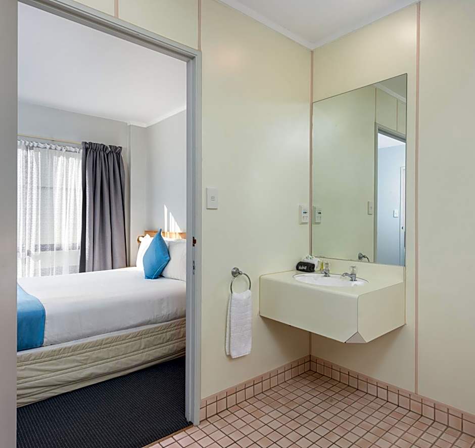 ASURE Macy's Motor Inn