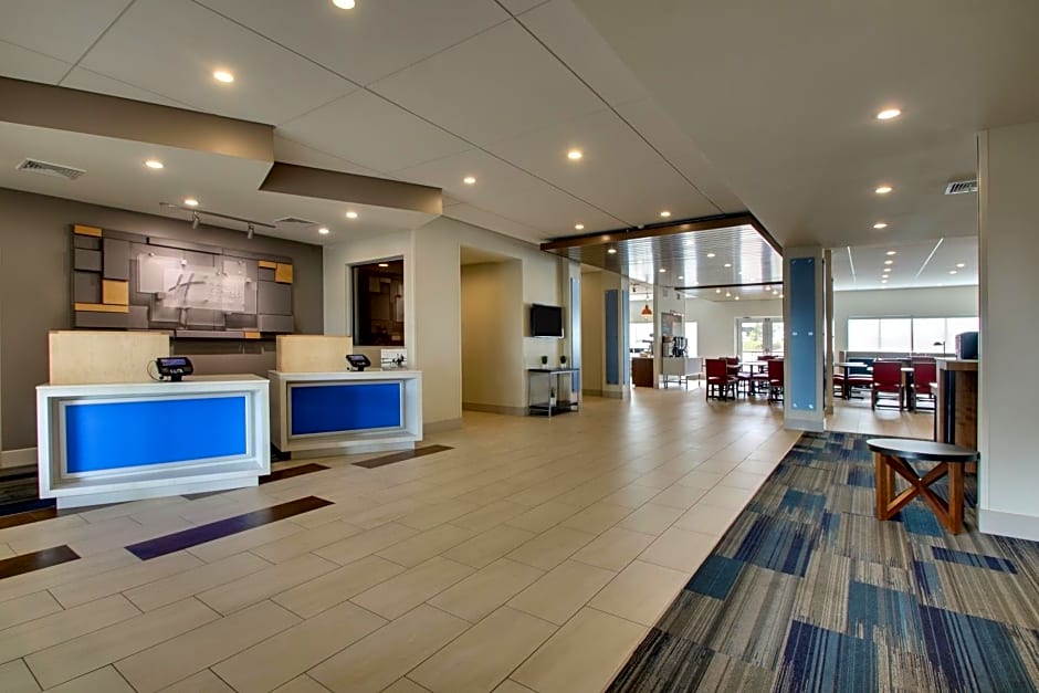 Holiday Inn Express & Suites Lancaster East - Strasburg, an IHG Hotel