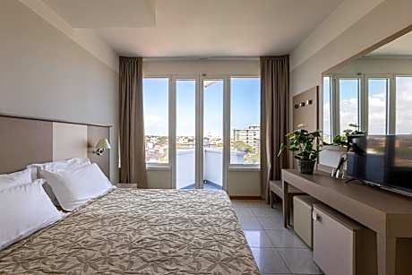 Deluxe Triple Room with Sea View