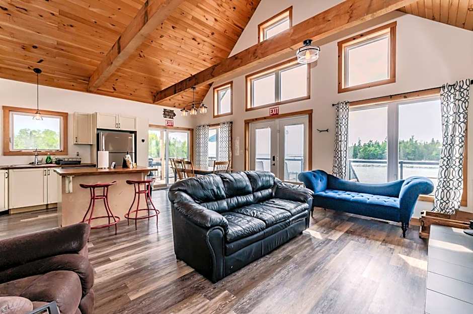 Elysium - Perfect Waterfront for the Holidays