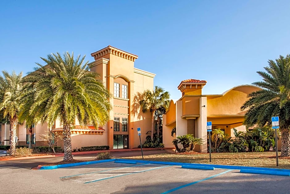 Ramada by Wyndham Jacksonville I-95 by Butler Blvd – Jacksonville, FL