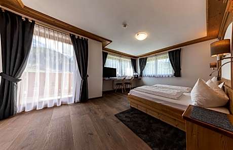 Apartment with Garden View