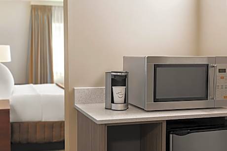 Deluxe King Room - Non-Smoking