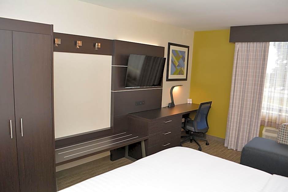 Holiday Inn Express & Suites Waterville - North By IHG