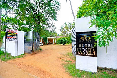 Hotel Varsha