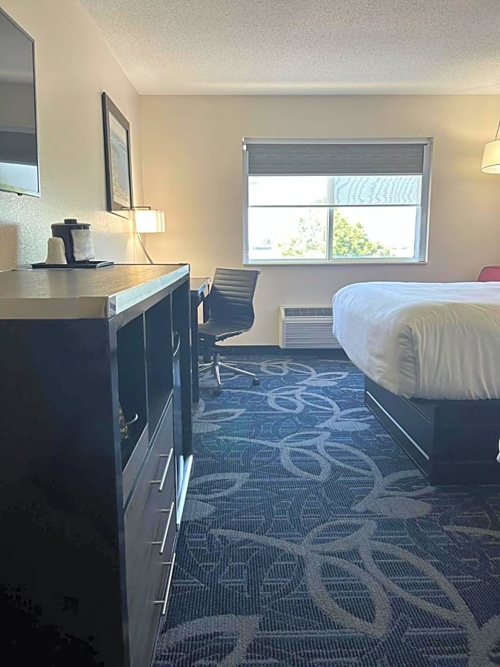 Comfort Inn & Suites Liverpool-Clay