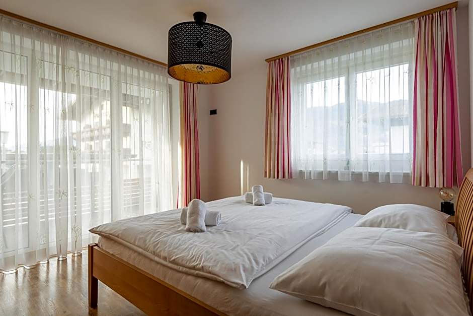 Elinas Mountain Views