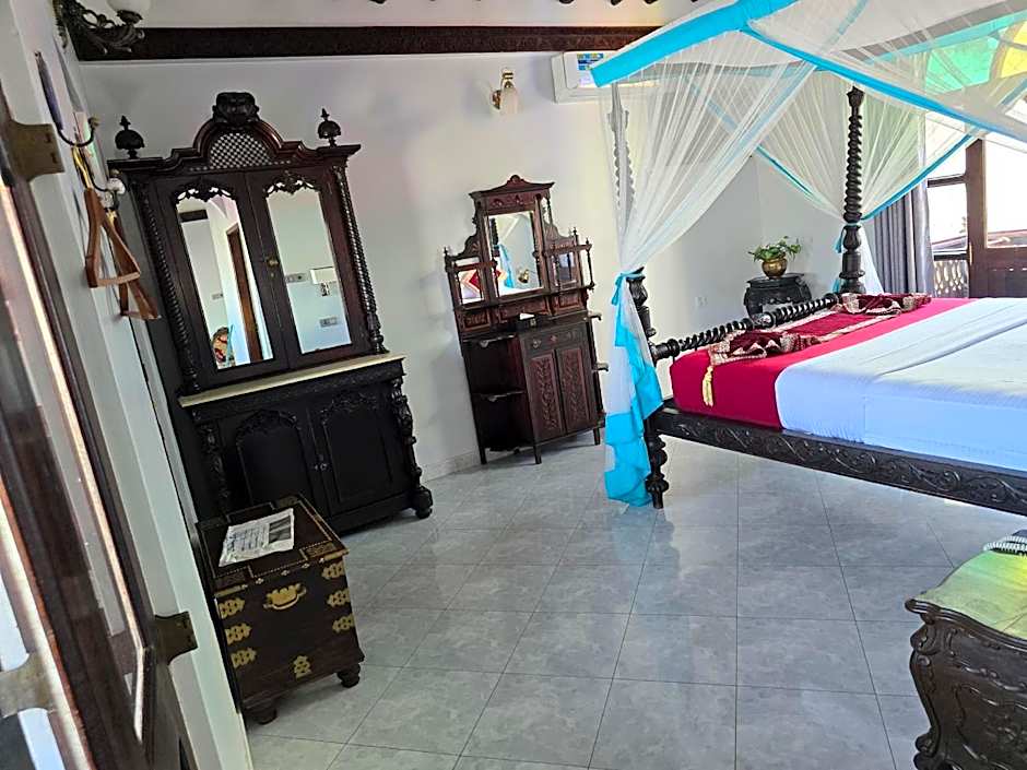Dhow Palace Hotel