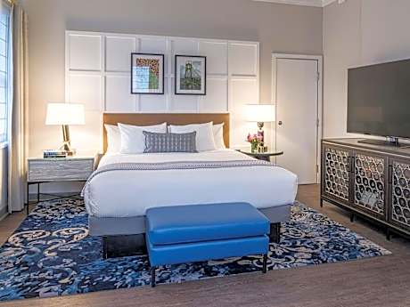 Deluxe Accessible King Bed Room
