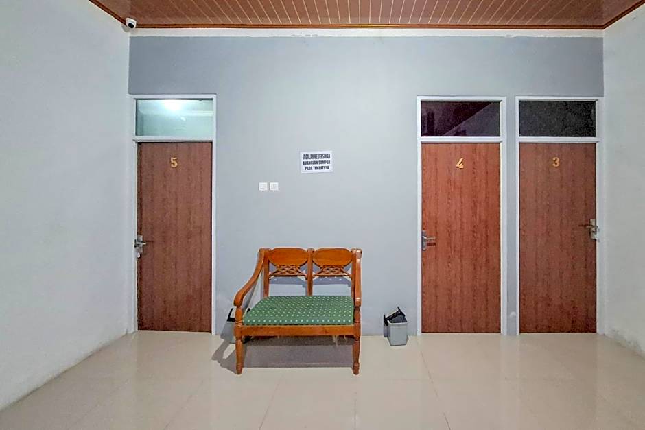 RedDoorz Syariah at Fariza Guesthouse Kendal