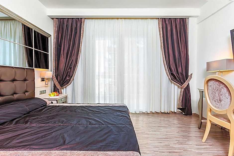 Elinotel Apolamare Hotel