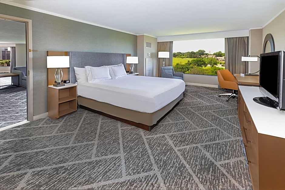 DoubleTree By Hilton Hotel Tulsa At Warren Place