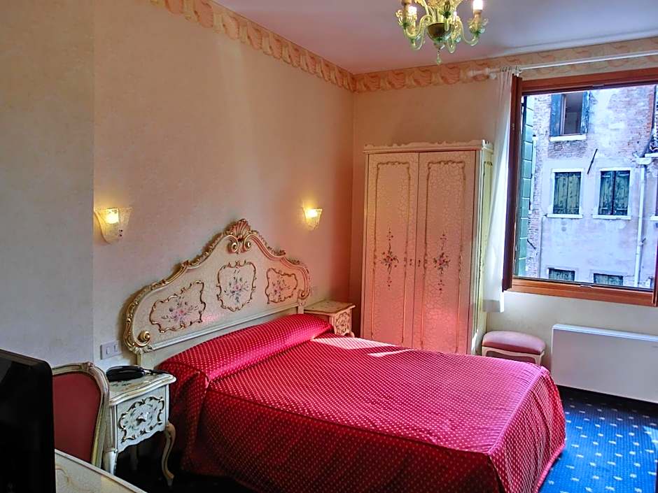 Hotel Diana