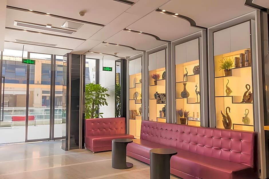 Lavande Hotel Luzhou Jiale Century City