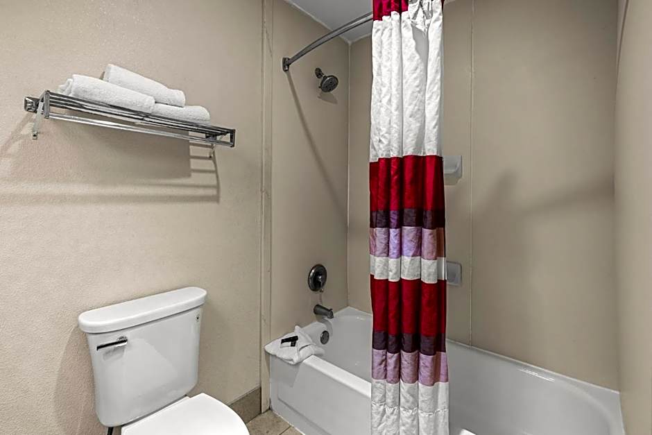 Red Roof Inn & Suites Albany, GA