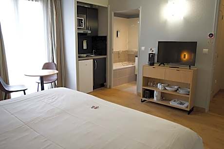 Deluxe Studio