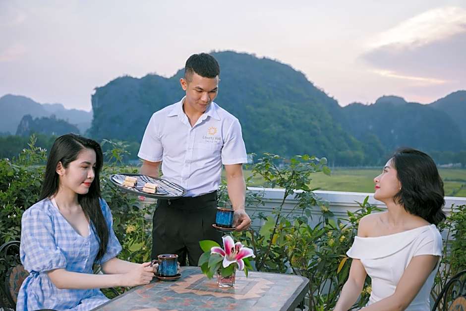 Liberty Hall Tam Coc Hotel & Villa