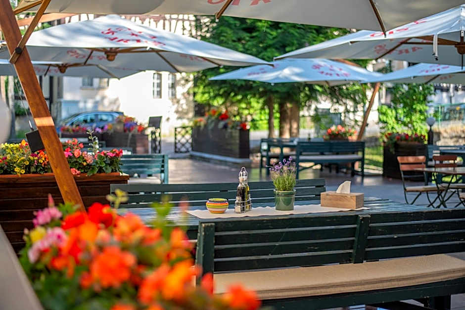 Hotel Marami