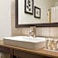 Country Inn & Suites by Radisson, Pella, IA