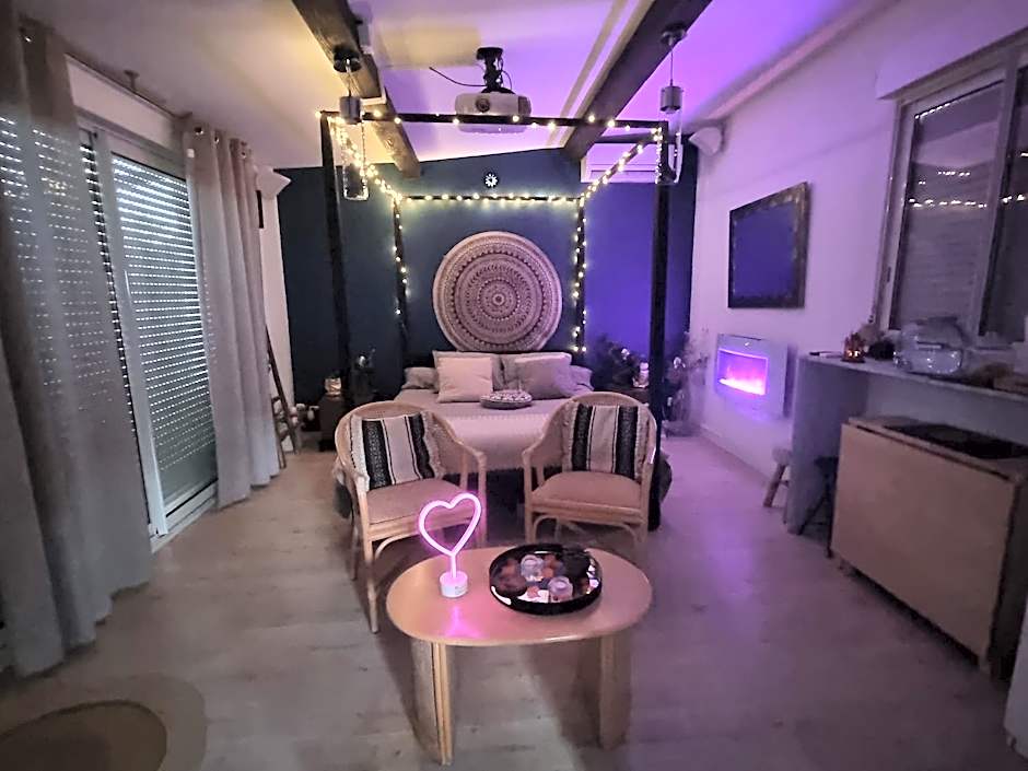 A l'Orée des pins - Gite et spa de 30 m2- Options Home Cinéma, Romantique