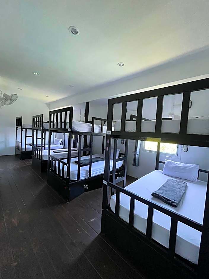 Social Quarters Blanco - Youth Hostel 18 to 35 Only
