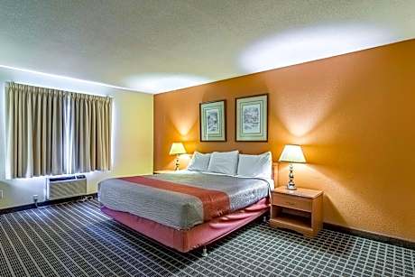 Deluxe King Room - Non-Smoking