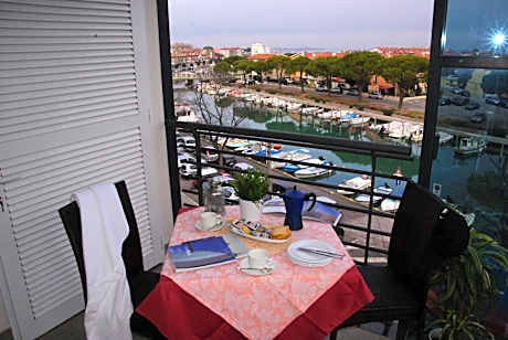 Two-Bedroom Apartment (6 Adults)