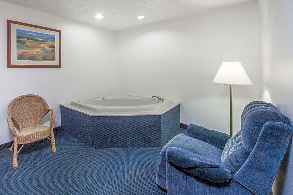 Days Inn by Wyndham Kingdom City