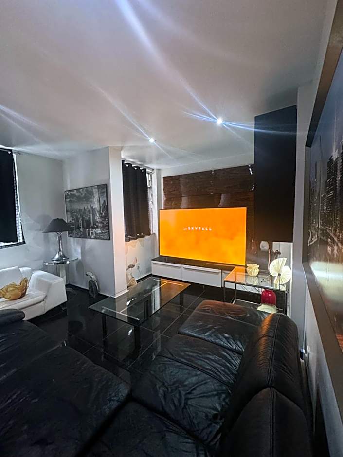 The best Copacabana Luxury Design 3 Bedroom room 3 bathroom 85 inch cinema tv top location