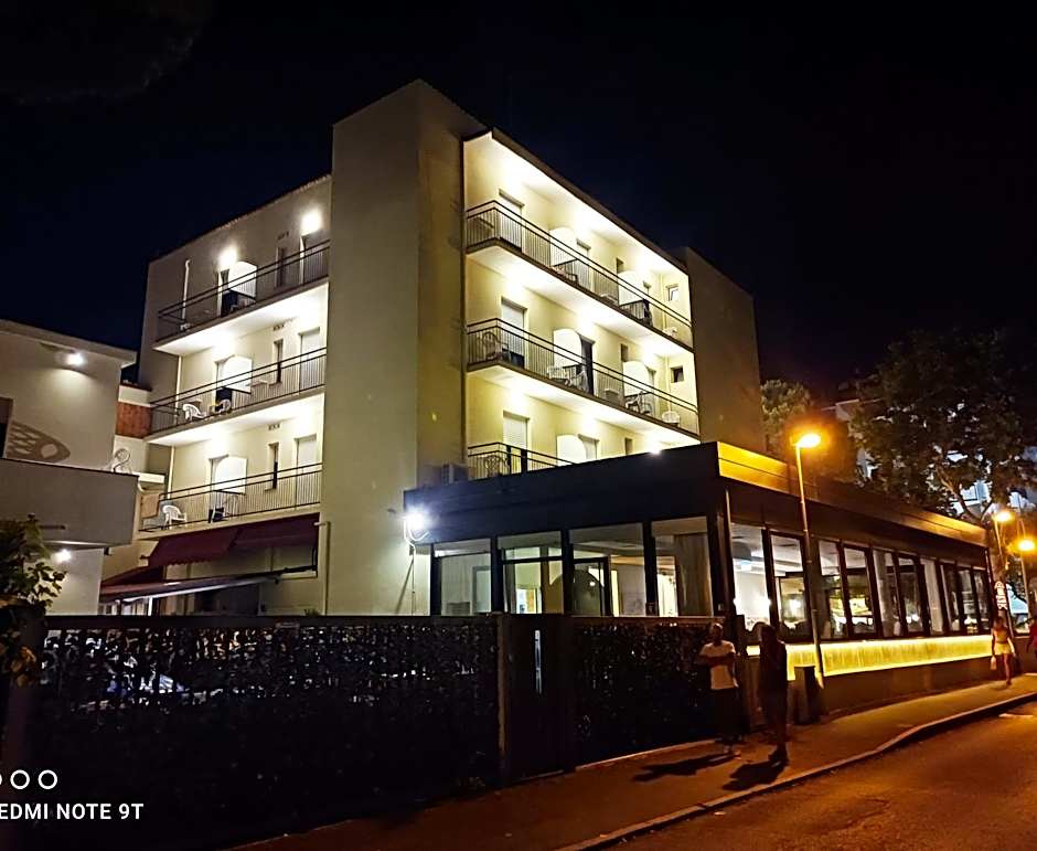 Hotel Garisenda sul Lungomare Riccione B&BRUNCH