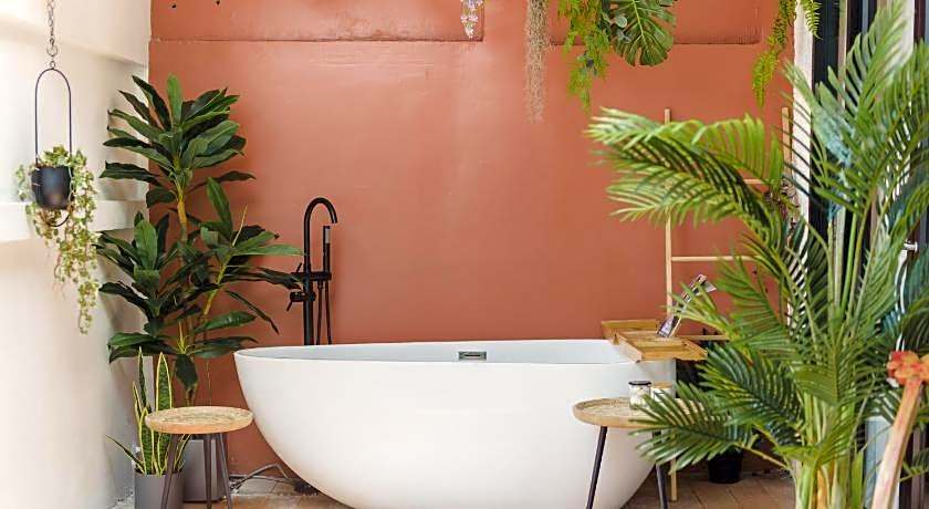 YOLO Bangkok Boutique Hotel