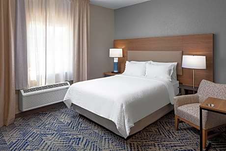 Studio Queen Suite with Communications Accessible Tub