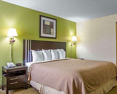1 King Bed, Nonsmoking