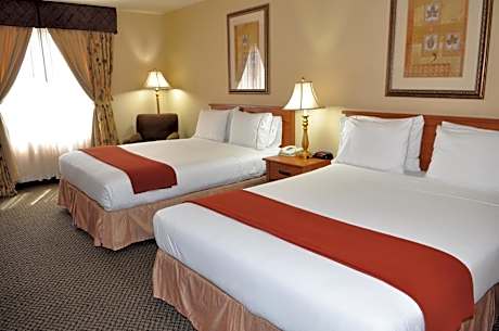 Two Queen Beds Hear Mobility Access Tub - Non-Smoking