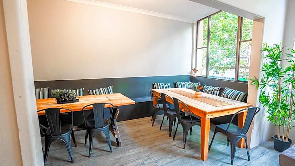 Mad Monkey East Side