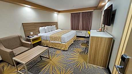 1 King Bed Nonsmoking