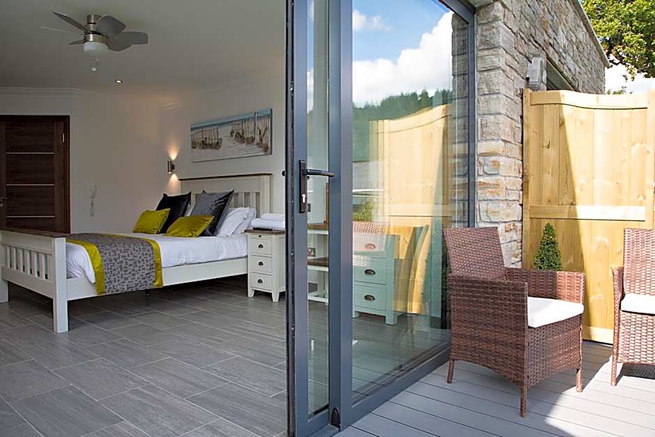 Canada Lodge and Lake