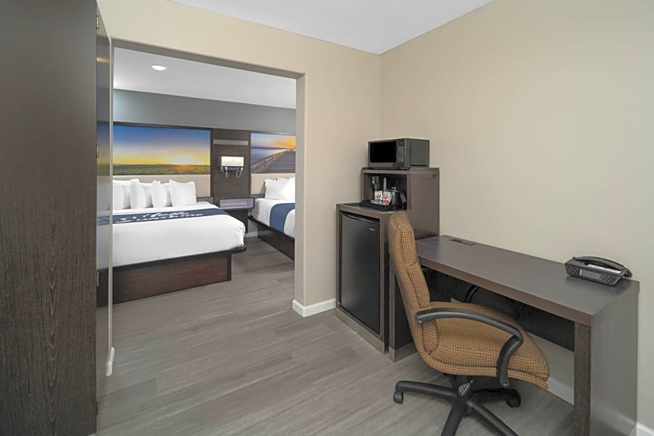 Days Inn by Wyndham Galt