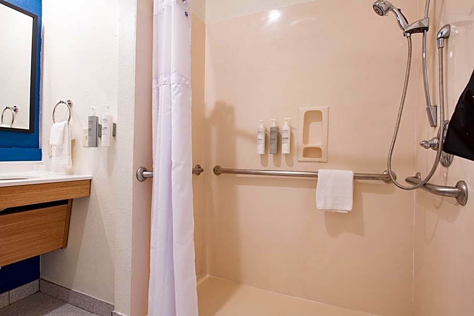 Spark by Hilton Lafayette South