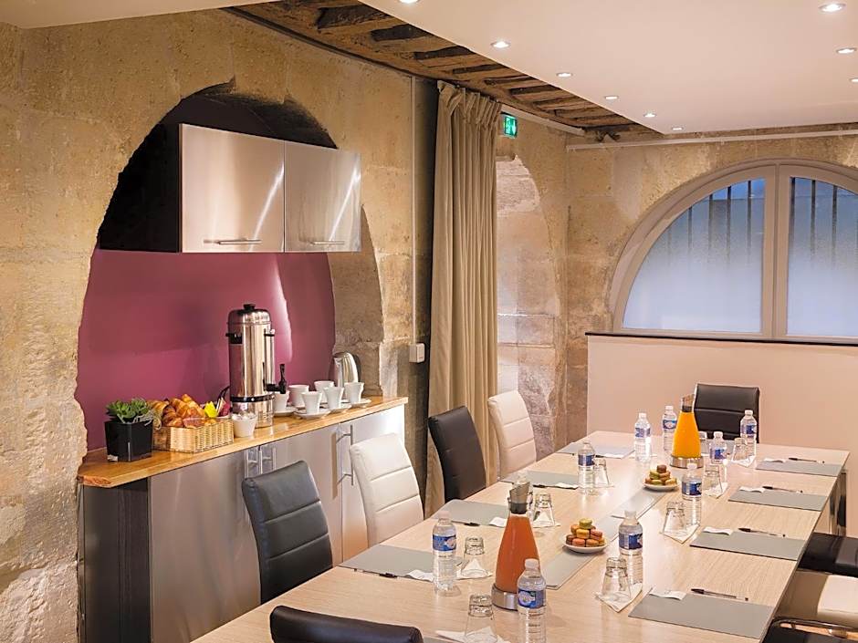 Hotel Jacques De Molay