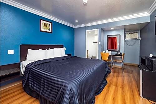 Travelodge by Wyndham Sacramento Convention Center – Sacramento, CA