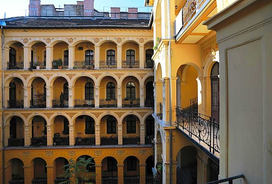 BudapeStayz - Raday Rooms