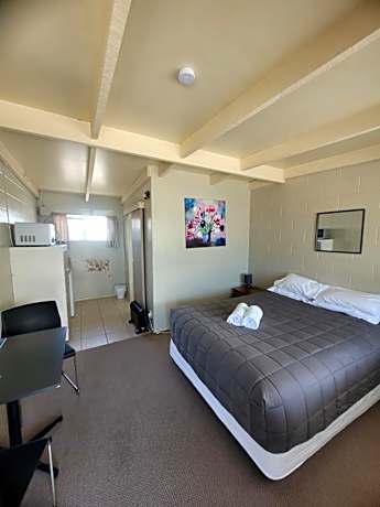 Queen Studio