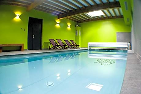 Gite Roche Des Ducs avec Piscine toute l'année, Spa, Sauna, Hammam