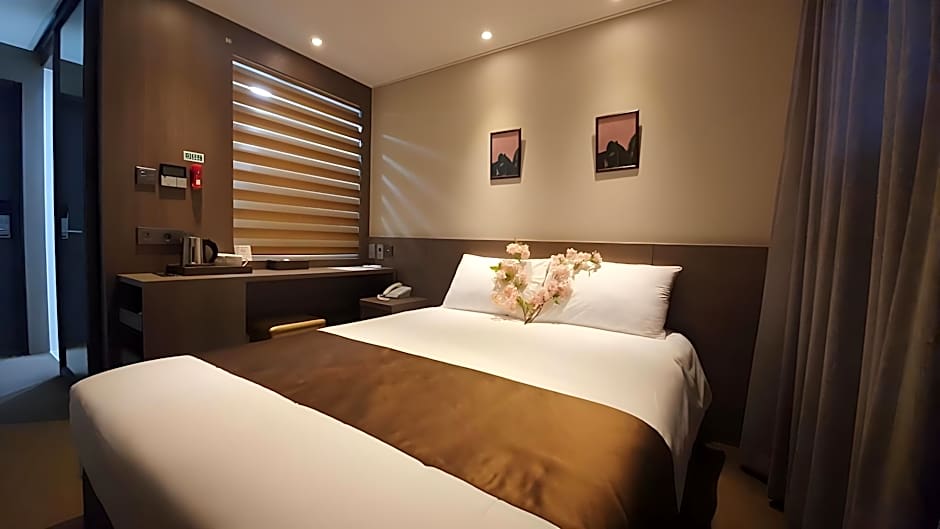 Grand Millions Hotel 