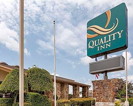 Quality Inn Magnolia