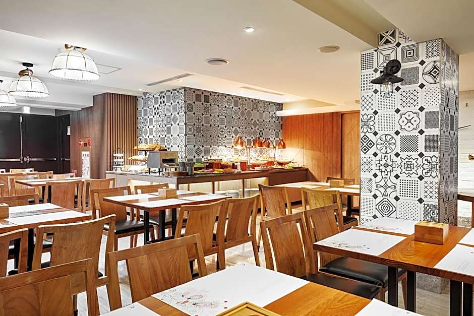 Lan Kwai Fong Garden Hotel 