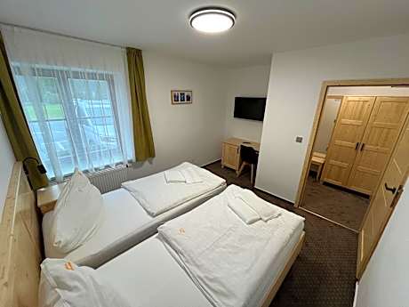 Classic Double Room with Shower