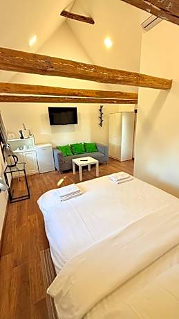 Deluxe Double Room with Shower